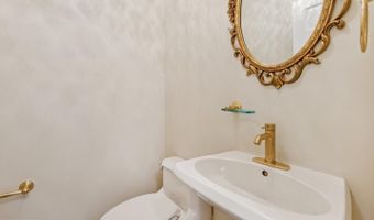 4893 35TH Rd N, Arlington, VA 22207