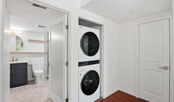 880 N POLLARD St 222, Arlington, VA 22203
