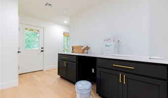 4 Lauder Cir, Bella Vista, AR 72715