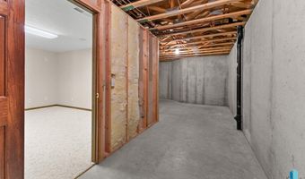 417 E Meadowlark Cir, Brandon, SD 57005