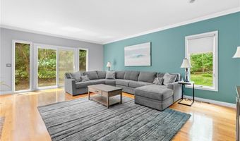 20 Beechwood Dr, Cranston, RI 02921