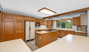 8 Horseshoe Dr, Acton, MA 01720