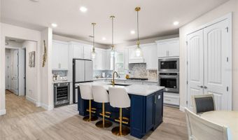 4212 WINDING PINES Dr, Apopka, FL 32712