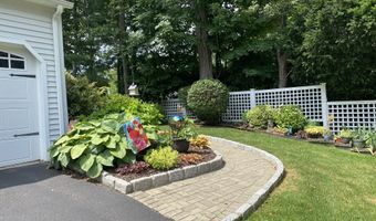 15 Royalwood Ct, Cheshire, CT 06410