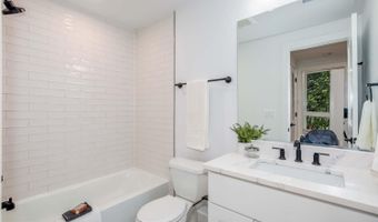 2601 30TH St NE 11, Washington, DC 20018