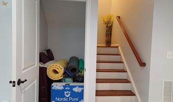 25501 EMERSON OAKS Dr, Aldie, VA 20105