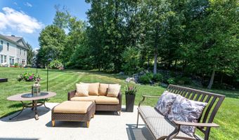 5 Brinscall Ct 5, Danbury, CT 06810