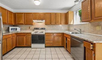 8 Cinnamon Ln, Narragansett, RI 02874