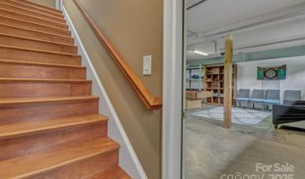 159 S Willow Brook Dr, Asheville, NC 28806