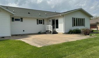 3293 Country Club Ln, Fort Madison, IA 52627