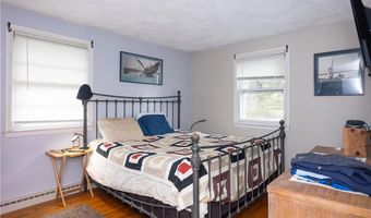 37 Squantum Dr, Middletown, RI 02842
