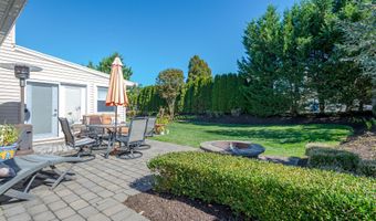 38 Holly Dr, Parlin, NJ 08859