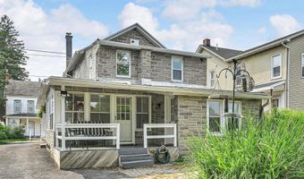 33 S 11TH St, Akron, PA 17501