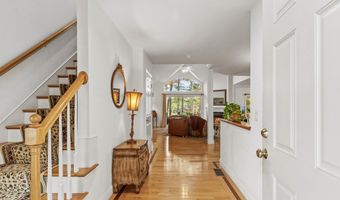 13 Laurel Hill Ct 13, Bourne, MA 02532