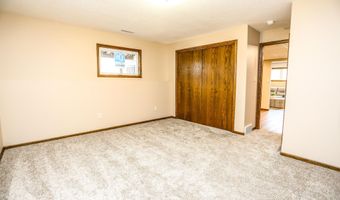 2203 N STATE St, Aberdeen, SD 57401