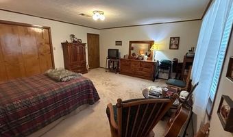 102 E Crockett St, De Kalb, TX 75559
