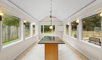 4100 DOWNING St, Annandale, VA 22003