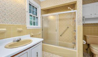 93 Harris Meadow Ln, Barnstable, MA 02630