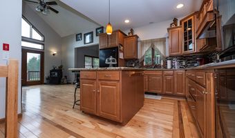 4 Debbie Dr, Altamont, NY 12009