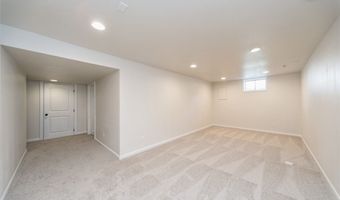 218 NE Mandy Ln, Ankeny, IA 50021