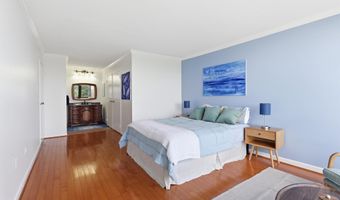 5300 HOLMES RUN Pkwy 1206, Alexandria, VA 22304