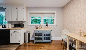 4920 Raymond Pl, Charlotte, NC 28205