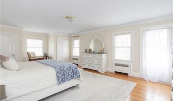 60 Ayrault St, Newport, RI 02840