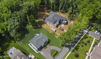 129 Magnolia Ln, Middletown, NJ 07748