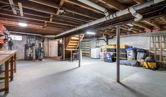 69 Delwood Rd, Warwick, RI 02889