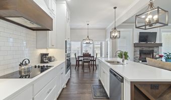 7424 Northwood Dr, Benton, AR 72019