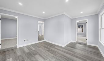 4 Somerset Rd N, Amityville, NY 11701