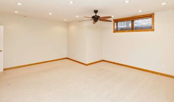 1018 Falcon Dr SE, Altoona, IA 50009