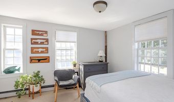 3 Vicksburg Pl, Newport, RI 02840