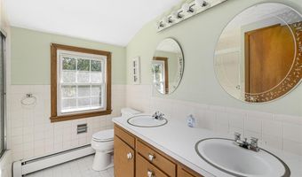 28 Hybrid Dr, Cranston, RI 02920