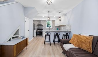152 Tuckerman Ave 10, Middletown, RI 02842