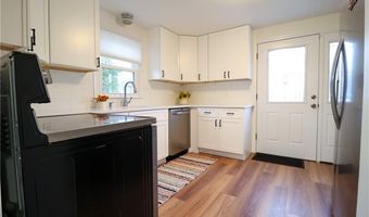 18 Meadowcrest Dr, Cumberland, RI 02864