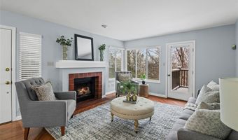 1872 Ridgeview Circle Dr, Ballwin, MO 63021