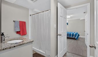 6720 NEWBOLD Dr, Bethesda, MD 20817