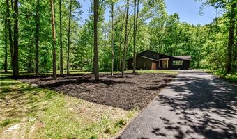 19121 Brewster Rd, Aurora, OH 44202
