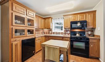 614 Country Club Dr, Arapahoe, NC 28510