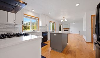 375 McClure Ave, Astoria, OR 97103