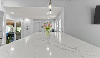 56 Pasture Farm Dr, Middletown, RI 02842