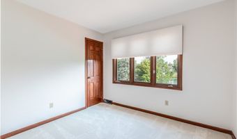 121 Summershade Ct, Amherst, NY 14051