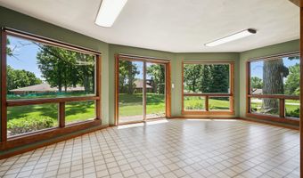 1108 2nd St SW, Dyersville, IA 52040
