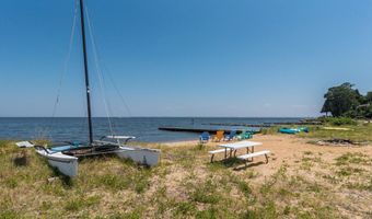 45 E LAKE Dr, Annapolis, MD 21403