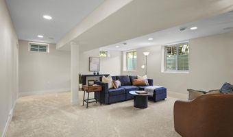 10 Roxbury Rd, Madison, WI 53704