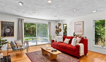 6 North Ln, Barrington, RI 02806