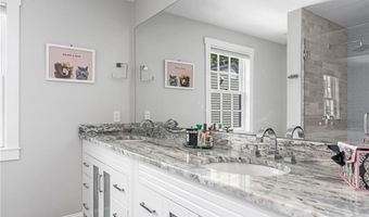 7 Florence Ave, Newport, RI 02840