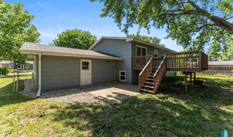 409 S 8th Ave, Brandon, SD 57005