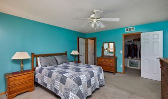 832 Red Hawk Way SE, Altoona, IA 50009